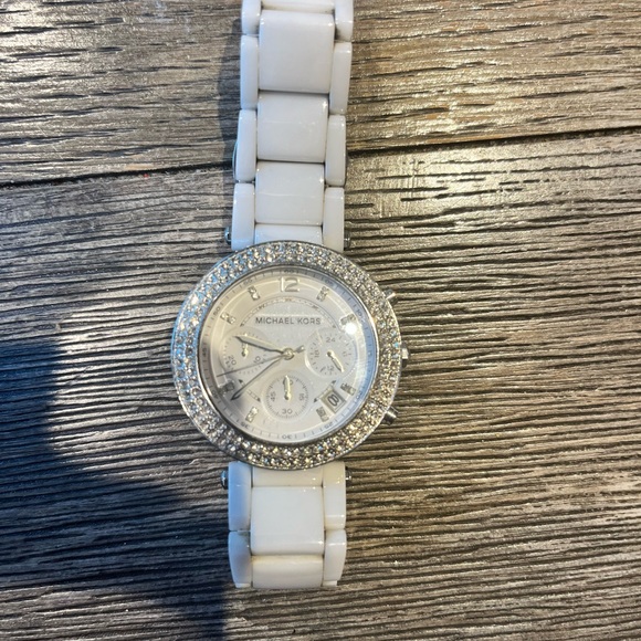 Michael Kohl’s White Runway Watch. Model 5654 - Picture 3 of 5